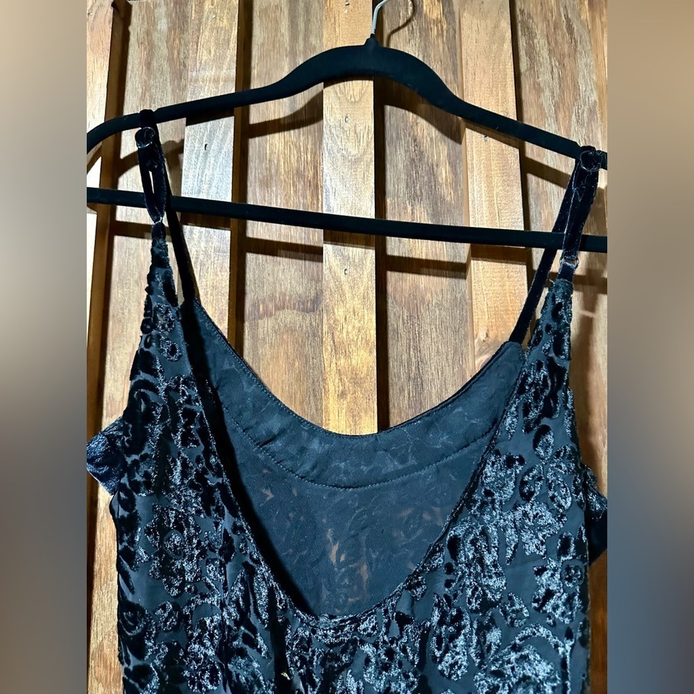 Vintage Victoria’s Secret Black Velvet Burnout Slip Small - Picture 4 of 10